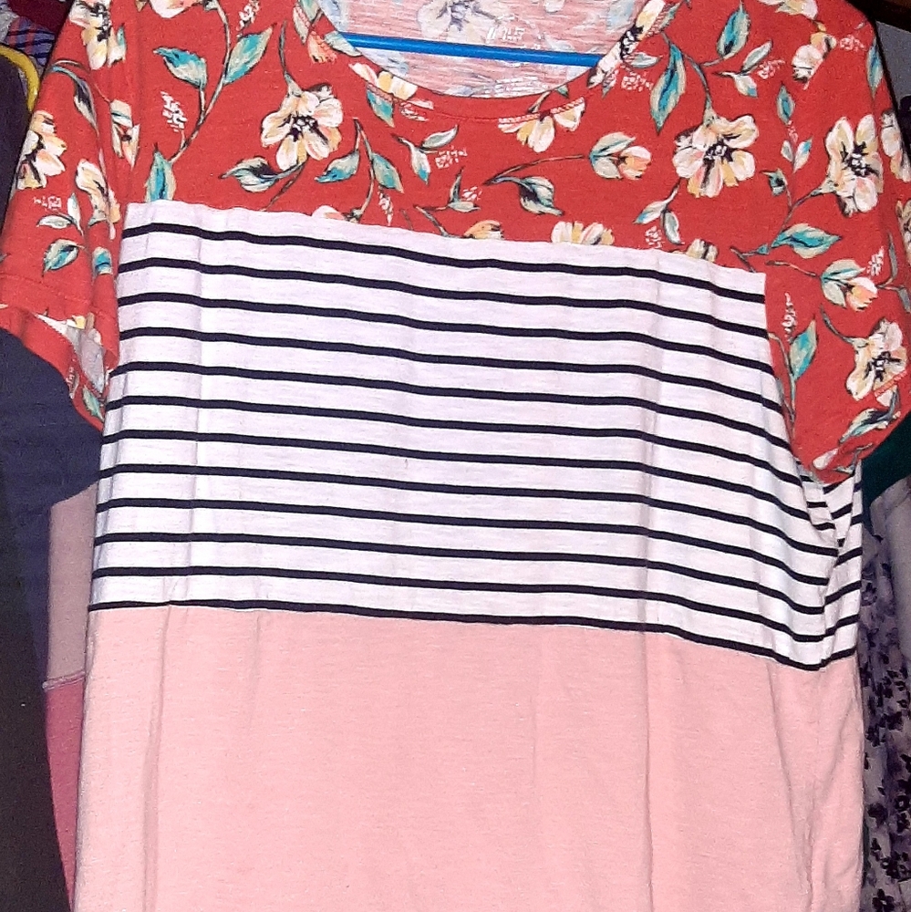 Maurices size xxl top. Last chance